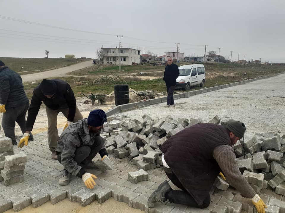 Menderes Caddesi Yol Yapımına Hafta sonları da Devam Edilerek Tamamlandı.